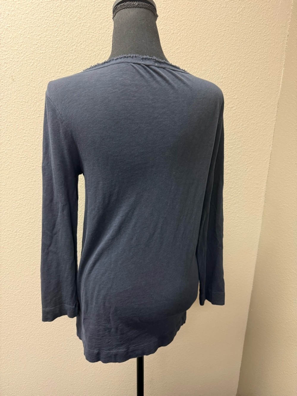 J Crew Navy Ruffle Henley Top Boho Raw Edge Cotton Long Sleeve Shirt L - Picture 4 of 9
